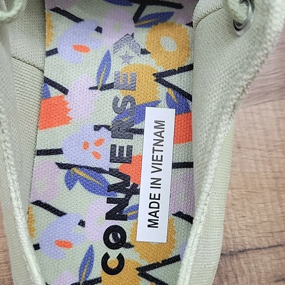 Converse shoes women Brand new platform.